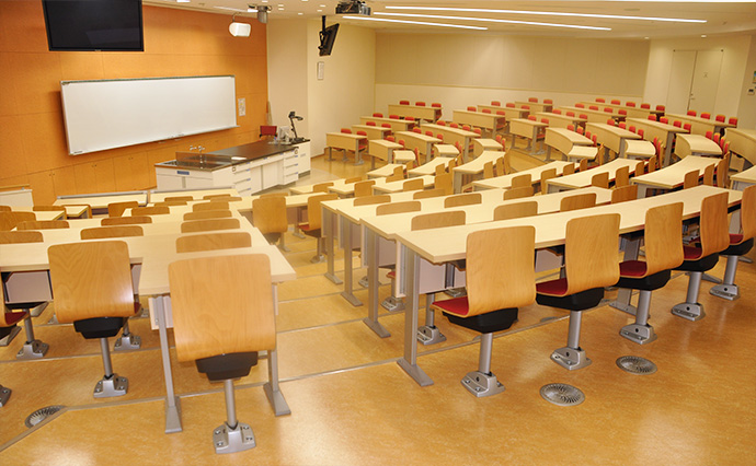 General Pharmaceutical Sciences Education Building / Lab Lecture Room